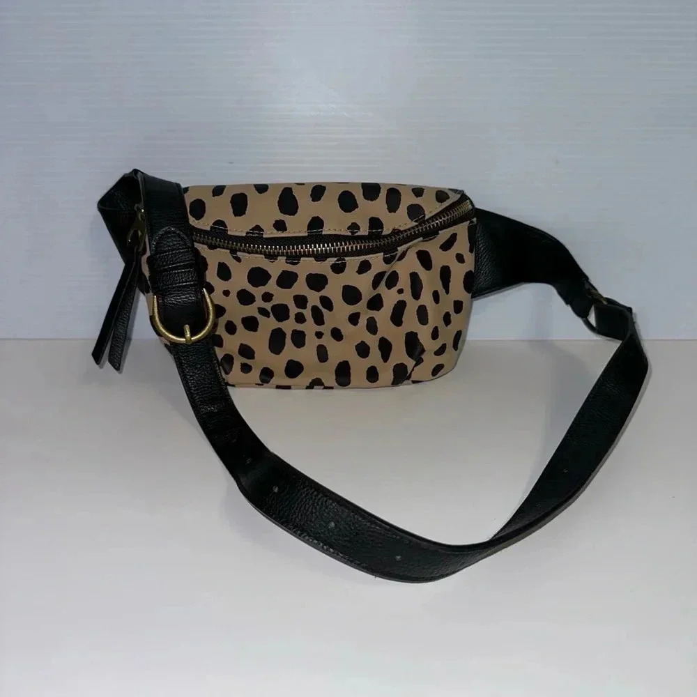 Universal Thread Tan and Black Belt Bag